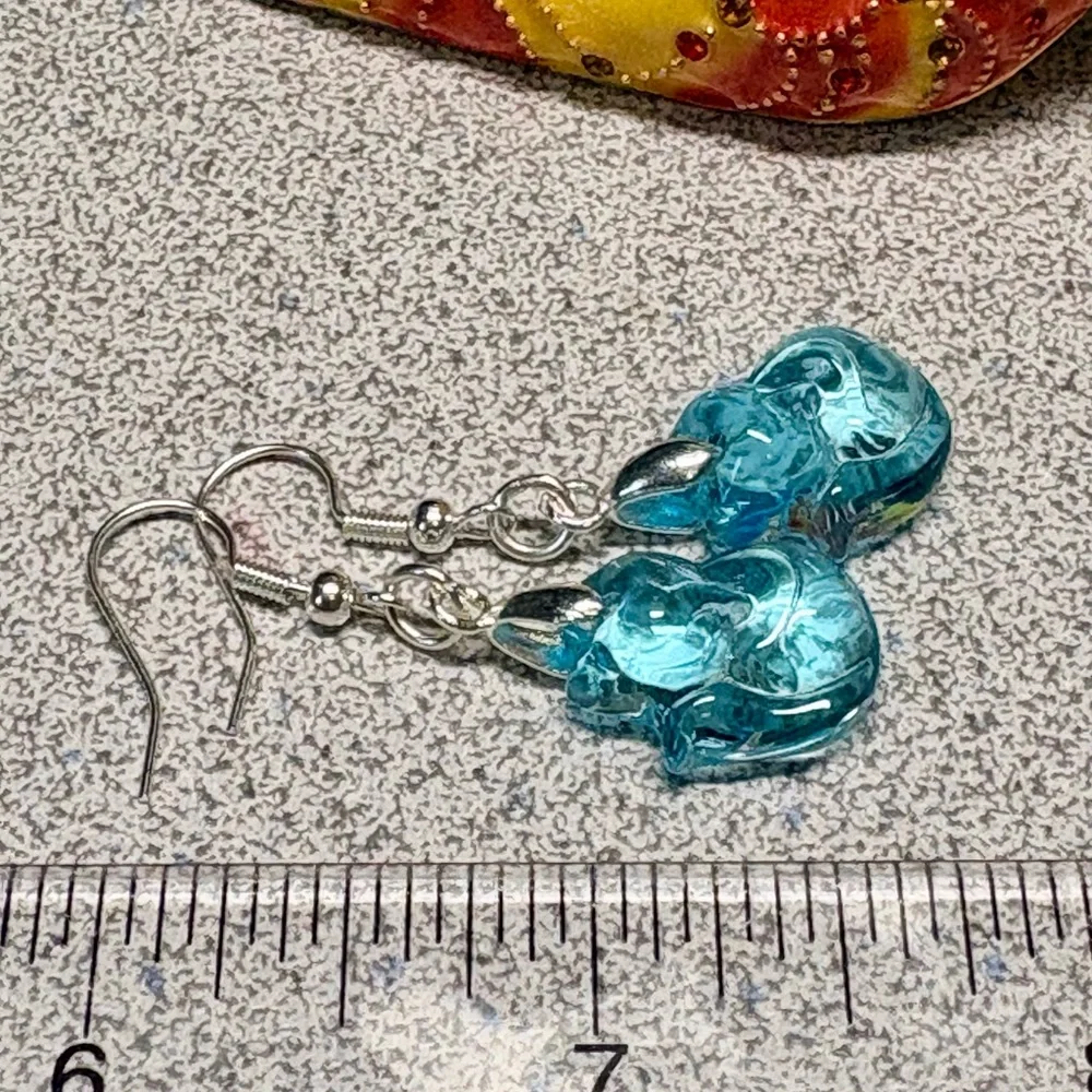 Elegant carved Blue Fox Earrings - Picture 5 of 5